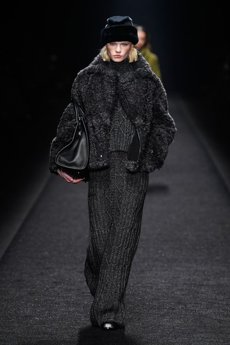 Alberta Ferretti Fall 2024 Ready-to-Wear Runway, Fashion Show & Collection Review [PHOTOS] Aw 2024, Punk Street Style, Show Collection, Fall 24, Fall Inspo, Runway Trends, High Life, Alberta Ferretti, Fashion Show Collection