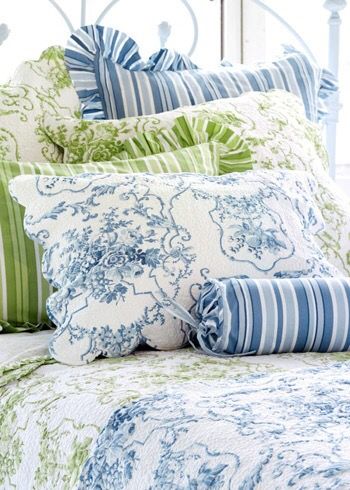 Pine Cone Hill Bedding, Toile Bedding, Pine Cone Hill, Blue Quilt, Deco Studio, Cute Bedding, Blue Cottage, Blue Quilts, Beautiful Bedding