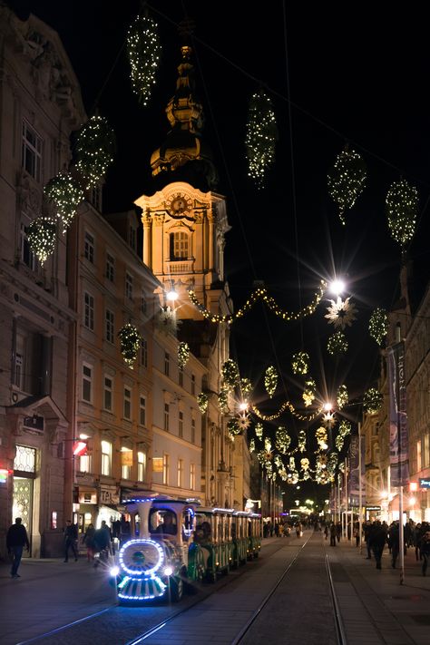 Austria Winter, Wanderlust Decor, Graz Austria, Visit Austria, Wanderlust Photography, Holidays Around The World, City Pictures, Merry Christmas Everyone, Beautiful City