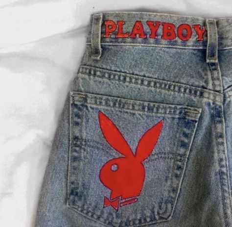 Drawing On Jeans, Italian Outfits Women, Look Hip Hop, Custom Jeans Diy, Wrist Tattoo Designs, Painted Clothes Diy, Clothing Art, Diy Clothes Design, Custom Jeans