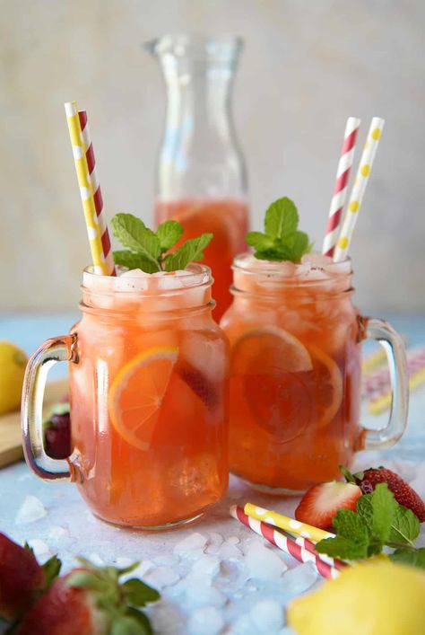 Summer in a glass is possible with this Strawberry Mint Lemonade! Fresh pureed strawberries are muddled with mint, then mixed with freshly squeezed lemonade - you can even turn this into a refreshing poolside cocktail by adding your favorite liquor! Spring Baby Shower Food, Whipped Chocolate Buttercream Frosting, Cookies Nails, Whipped Chocolate Buttercream, Easy Buffalo Chicken Dip, Mint Lemonade Recipe, Poolside Cocktails, Chocolate Buttercream Frosting Recipe, Healthy Lemonade