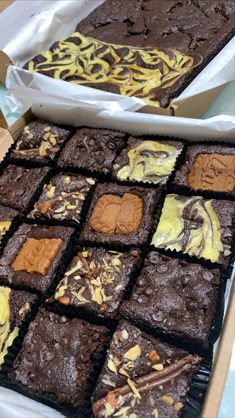 #brownies #brownierecipe #browniedebanana #browniecake #browniecookies #cheesecake Brownie Cake, Brownie Cookies, Food Stuff, Brownie Recipes, Aesthetic Food, Brownies, Cheesecake, Cake, Quick Saves