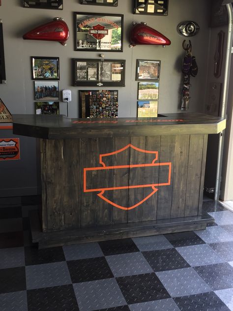 Biker Living Room Ideas, Motorcycle Bar Ideas, Harley Davidson Interior Design, Biker Bar Ideas, Harley Davidson Bar Ideas, Biker Home Decor, Harley Davidson Man Cave Ideas, Harley Garage Ideas, Harley Davidson Room Ideas