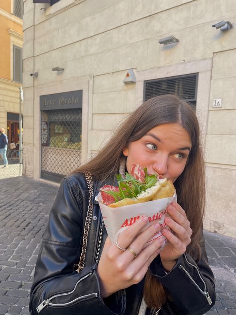 Aesthetic brunette eating in Rome, Italy, foodie, food, sandwitch, Italian streetfood Aesthetic Brunette, Eating Pictures, Alex Russo, Food Aesthetics, Italy Summer, Italy Aesthetic, People Eating, Foodie Food, Italian Summer