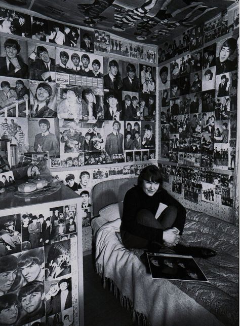 Beatles room! Unknown girl, 1965.that is.exactly what my room looked like! 1960s Teenagers, Beatles Room, Beatles Aesthetic, South African Railways, College Ideas, Aesthetic Places, Circle Game, Beatles Pictures, Real Music