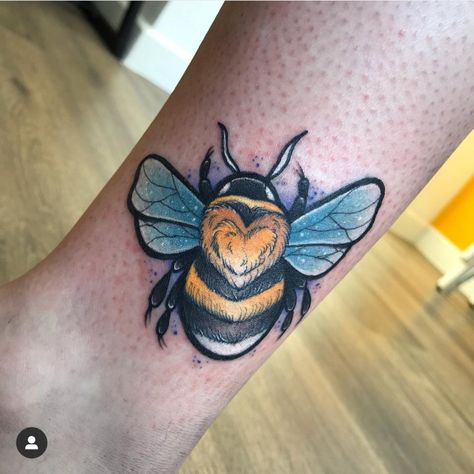 Bumblebee Tattoo, Juliet Stevenson, Bumble Bee Tattoo, American Traditional Tattoo Ideas, Russian Tattoo, Traditional Tattoo Ideas, Self Love Tattoo, Bug Tattoo, Insect Tattoo