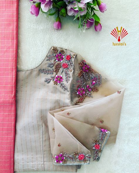 Sandal Blouse Aari Work, Simple Brooches Blouse Design, Brooch Work Blouse Design, Aari Picture, Simple Thread Embroidery Blouse Designs, Brooches Blouse Design, Banaras Blouse, Half Sleeve Blouse Designs, Silk Saree Blouse Designs Patterns