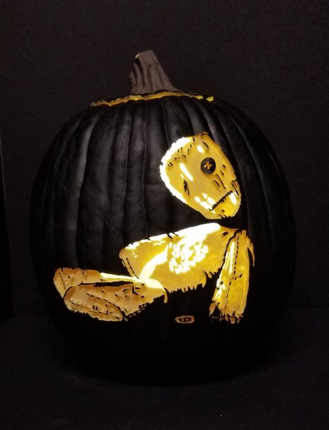 Metallica Pumpkin Carving, Korn Painting, Rock Band Pumpkin Carving, Nirvana Pumpkin Carving, Korn Jonathan Davis Memes, Outdoor Halloween, Halloween Outdoor Decorations, Pumpkin Carving, Carving