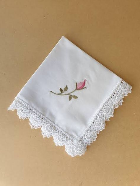 Handmade Handkerchiefs, Handkerchief Embroidery, Embroidery Napkins, Basic Hand Embroidery Stitches, Fabric Crafts Diy, Embroidered Handkerchief, Towel Embroidery, Floral Embroidery Patterns, Basic Embroidery Stitches