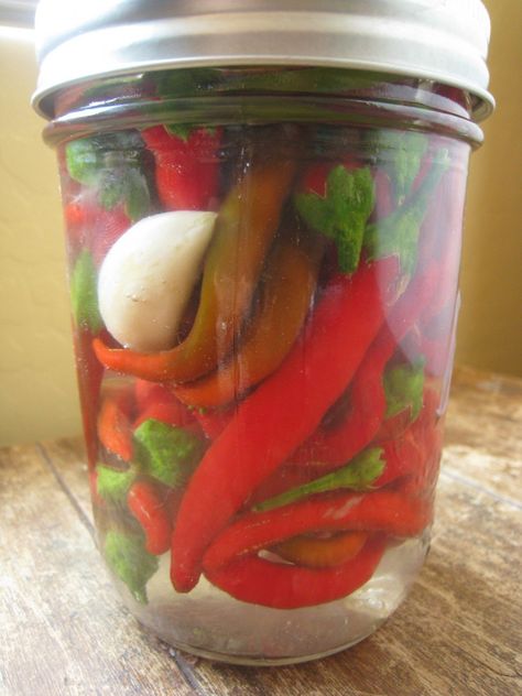 Fermented Peppers, Cayenne Pepper Hot Sauce, Fermented Hot Sauce Recipe, Cayenne Pepper Recipes, Hot Pepper Recipes, Cayenne Pepper Sauce, Homemade Hot Sauce, Pepper Recipes, Hot Sauce Recipes