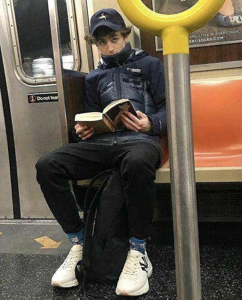 timothée chalamet reading “dune” Timmy T, The Perfect Guy, Oui Oui, Reading Books, Timothee Chalamet, Fav Celebs, Boys Who, A Boy, New Yorker