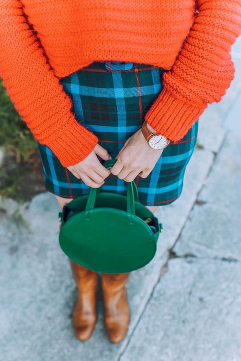 Green Blue Plaid Mini Skirt || Holiday Plaid Outfit || Plaid Work Outfit || Chunky red sweater outfit ideas || Round leather bag || Fall Outfit Ideas || #ootd #holidayoutfits #sfblogger #sanfrancisco Blue Plaid Skirt Outfit, Green Purse Outfit, Blue Plaid Mini Skirt, Red Sweater Outfit, Sweater Outfit Ideas, Plaid Outfit, Blue Plaid Skirt, Plaid Skirt Outfit, Purse Outfit