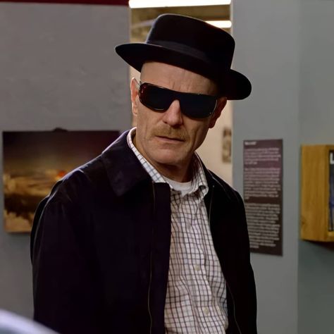 Walter White Pfp, Walter White Meme, White Pfps, Breaking Bad Meme, Breaking Bad Saul, والتر وايت, Breaking Bad 3, Profile Pictures For Discord, Black And White Photography Portraits