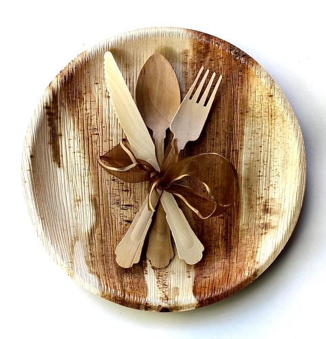 Aii natural . composable . Biodegradable . chemical free Disposable Plates Table Setting, Disposable Wedding Table Settings, Palm Leaf Plates Wedding, Kim Wedding, Bee Plates, Plates Wedding, Natural Place, Palm Leaf Plates, Turning 40