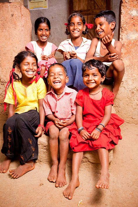 Group of Cheerful Rural Indian Children Indian Children Photography, Rural Photography, India For Kids, Funny Quotes For Kids, Indian People, Country Kids, Child Smile, Photographs Of People, We Are The World