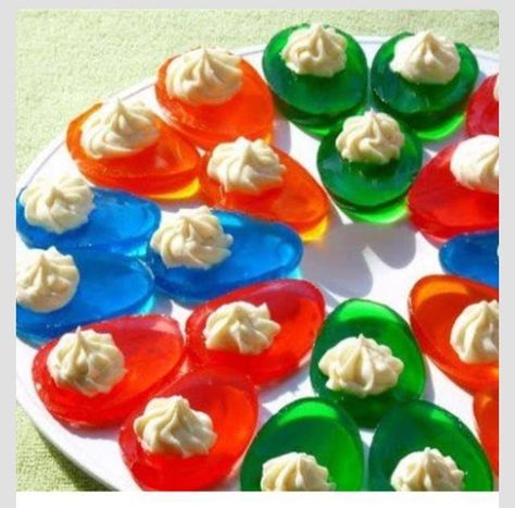 Jello "deviled" eggs. Pour jello into a deviled egg mold, refrigerate, then when set top with whip cream. Jello Easter Eggs, Jello Eggs, Vanilla Filling, Food Bakery, Easter Dinner, Hoppy Easter, Deviled Eggs, Easter Treats, Easter Fun