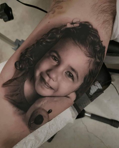 Potrait Tattoo, Portrait Tattoo Sleeve, Really Bad Tattoos, Vegas Tattoo, Pop Art Tattoos, Stomach Tattoos, Weird Tattoos, Bad Tattoos, Aztec Art