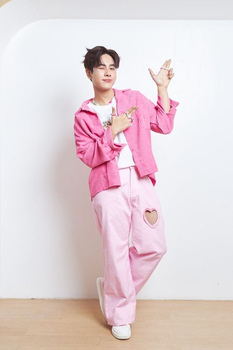 Pastel Aesthetic Outfit Men, Pastel Boy Outfit, Pastel Aesthetic Outfit, Pink Outfits Aesthetic, Outfits Pastel, Aesthetic Outfits Men, Pastel Outfit, Future Clothes, Pink Men