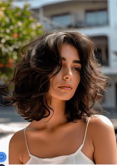 Haircut Shoulder, Spring Haircut, Bob Haircut Back View, Shoulder Length Wavy Hair, Spring Haircuts, Hairstyle Ideas Easy, Androgynous Hair, Wavy Haircuts, Trendy Hairstyle