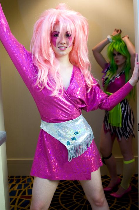 Another Jem and the Holograms picture for Halloween costume inspiration. Jem Costume, Halloween Hologram, 80s Fancy Dress, High Fashion Makeup, Jem And The Holograms, Halloween Costumes Makeup, Stage Costume, Fall Halloween Decor, Brunette Girl