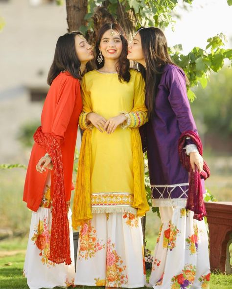 Sisters Twinning Indian Outfits, Sisters Dresses Matching Indian, Sisterology Pics, Dress Desgines, Fatima Faisal, Faisal Sisters, Beautiful Jewish Women, English Shayari, Dress Quotes