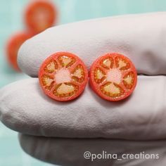 Hi!🍅 This is a video tutorial on how to make Polymer clay Tomato stud earrings! I use these tomatoes and pickles for making polymer clay miniature burgers and cheeseburgers! 😀 For making it I used polymer clay (my favorite brands: Premo, Fimo, Cernit, and Sculpey), Sculpey sculpting tools, soft pastels, Sculpey liquid clay/ Fimo Gel, Sculpey satin varnish, UV resin, Cernit matte varnish, jewelry sud backs. Clay Tomato, Polymer Clay Earrings Tutorial, Clay Earrings Tutorial, Making Polymer Clay, Polymer Clay Miniature, Liquid Clay, Sculpting Tools, Earrings Tutorial, Polymer Clay Miniatures