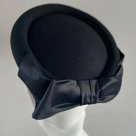 Jane Taylor Pillbox Halo in Black as seen on Kate Middleton, The Princess of Wales Angelic Headpiece, Backcombed Hair, Backcombed Hairstyles, Kate Middleton Hats, Princess Kate Style, Jane Taylor, Veil Accessories, Back Of The Head, Birdcage Veil