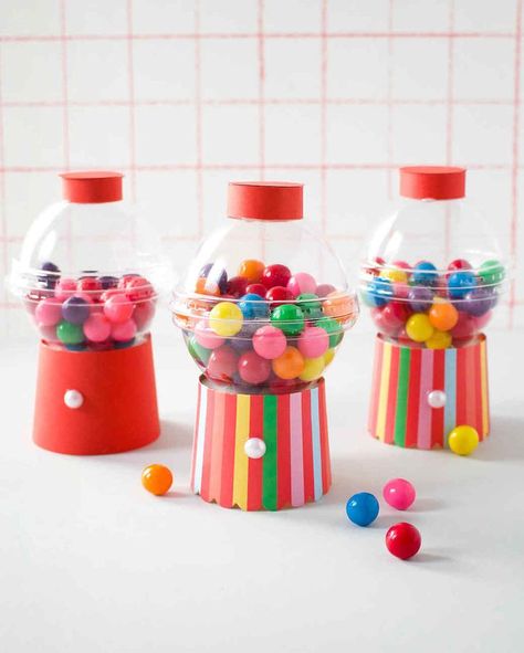 Turn, twist, and pop! These retro-inspired packages dispense colorful candy just like the classic machine from your childhood. #marthastewart #entertainingideas #entertaining #partyideas Gumball Machine Party, Mini Gumball Machine, Diy Gumball Machine, Gumball Machines, Party Goodies, Birthday Party Activities, Wedding Favors Cheap, Gumball Machine, Retro Party