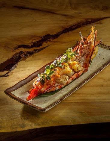 Prawn Plating, Fish Plating Presentation, Tiger Prawn, Tiger Prawns, Gluten Free Lemon Bars, Food Presentation Plates, Fine Dining Recipes, Easy Food Art, Come Here