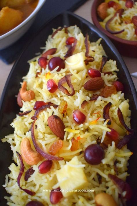 Rice Pilaf Recipe Easy, Kashmiri Pulao, Kadai Chicken, Kashmiri Recipes, Saffron Milk, Pulao Rice, Assorted Fruits, Karahi Recipe, Rice Pilaf Recipe