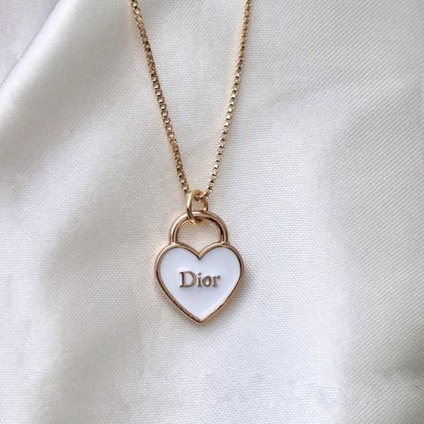 Wishlist Ideas I Want, Expensive Jewlery, Girly Necklace, Freetime Activities, Wishlist Ideas, Dior Gold, Preppy Jewelry, Chanel Necklace, Luxe Jewelry