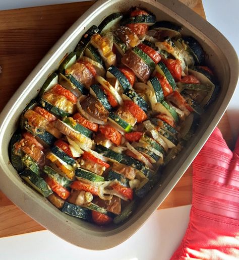 Looking for a healthy, delicious, and beautiful side dish? This layered eggplant, zucchini, tomato gratin has become a family favourite in this house. Zucchini Eggplant Tomato Gratin, Eggplant Zucchini Gratin, Tomato Gratin, Zucchini Gratin, Eggplant Zucchini, Zucchini Tomato, Oven Baked Recipes, Zucchini Boats, Eggplant Recipes