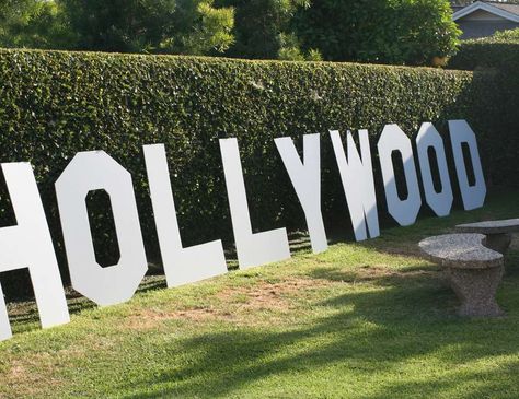 40th birthday party / Birthday "Hollywood Red Carpet " | Catch My Party Deco Cinema, Hollywood Birthday Parties, Red Carpet Theme, Hollywood Birthday, Hollywood Night, Hollywood Party Theme, Red Carpet Party, Movie Themed Party, Themed Dinner