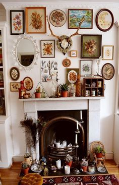 Witchy Home14 White Wall Maximalist Decor, Boho Accent Wall Decor, Apartment Decoration, Interior Vintage, Cute Dorm Rooms, Style Deco, Witch Decor, Decoration Inspiration, Boho Home