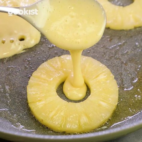 Cookist Wow on Instagram: “Have you ever tried pineapple pancakes? They are so easy and delicious 😍 👉 INGREDIENTS 2 eggs 50g sugar 130g flour 60ml pineapple syrup…” Pineapple Upside Down Pancakes, Pineapple Pancakes, Pineapple Syrup, Cookist Wow, Confort Food, Pineapple Slices, Interesting Recipes, Pineapple Upside, Pineapple Upside Down