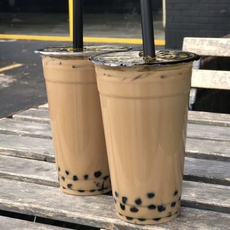 Bubble Tea Boba, Bubble Milk Tea, Sweet Drinks, Yummy Comfort Food, Pretty Drinks, Starbucks Recipes, Think Food, Food Drinks Dessert, Boba Tea