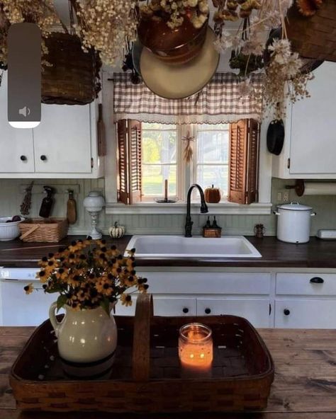 Cottage Core Organization, Antique Homestead Decor, Antique Cottage Kitchen, Pioneer Aesthetic Home, Homestead House Aesthetic, Cozy Autumn Apartment, Farmhouse Cottage Core, Grandma Core Home Decor, Grandma Kitchen Aesthetic