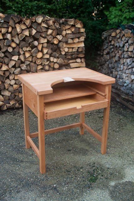 Jewellery Desk, Jewellery Bench, Jewelry Studio Space, Jewelry Studio Organization, Jewelers Workbench, Metal Jewelry Making, Jewellers Bench, Workshop Studio, Wooden Toys Plans