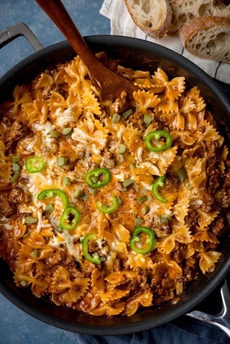 Ground Beef With Pasta, Ultimate Cheeseburger, Weeknight Bolognese, Autumn Pasta Recipes, Kitchen Sanctuary, Fall Pasta, Beef Pasta Recipes, Cheeseburger Pasta, Crockpot Pasta