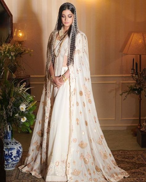 Rhea Kapoor on Instagram: "One year minus one day ago." Rhea Kapoor Wedding, Rhea Kapoor, Sabyasachi Sarees, Minimal Makeup Look, Function Dresses, Indian Theme, Royal Indian, Anamika Khanna, Bridal Photoshoot