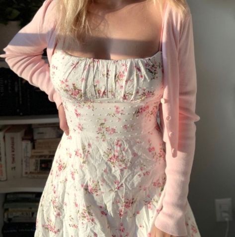 Soft Summer Dress Aesthetic, Outfit With Gloves Aesthetic, Pink Floral Outfit Aesthetic, Feminine Coquette Outfits, Girly Girl Aesthetic Outfits, Bridget Von Ascheberg, Gucci Clothes, Coquette Fashion, Smart Casual Dress