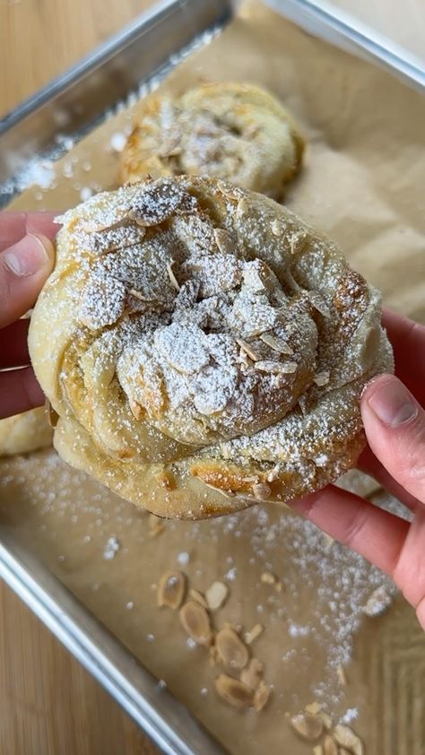 ♡ Ivy | Baker & Content Creator ♡ | RECIPE: almond croissant twists🥐 flaky pastry, almond cream filling, and more almonds + powdered sugar on top. definitely give this recipe... | Instagram Filled Croissant Recipe, Almond Cream Filling, Puff Pastry Twists, Almond Filling, Almond Pastry, Croissant Recipe, Cookie Table, Almond Croissant, Almond Paste