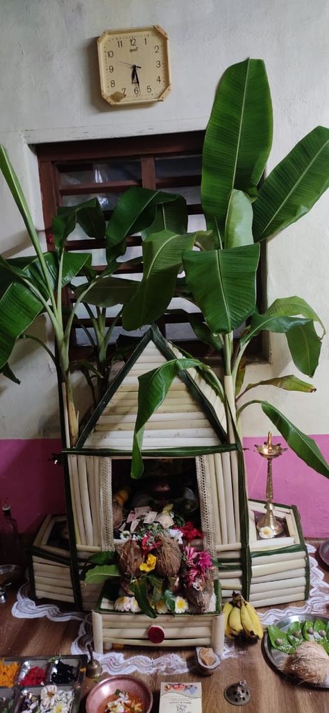 traditional kokani decoration Kelvandecoration At Home, Money Plant Decor Indian, Banana Leaf, Decorating On A Budget, Plants