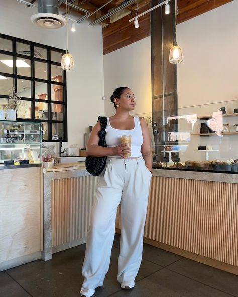 neutral style, casual outfit, coffee shop outfit idea, capsule wardrobe, street sytle Coffee Shop Outfit, Casual Neutral Outfits, Coffee Dates, Neutral Style, City Outfits, Ootd Summer, Coffee Date, Neutral Outfit, Neutral Fashion