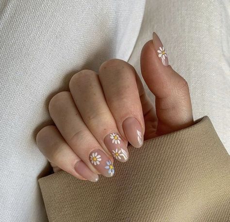 Daisy Nails, Minimal Nails, Her Nails, Cute Gel Nails, Nagel Inspo, Cat Kuku, Neutral Nails, Dream Nails, Funky Nails