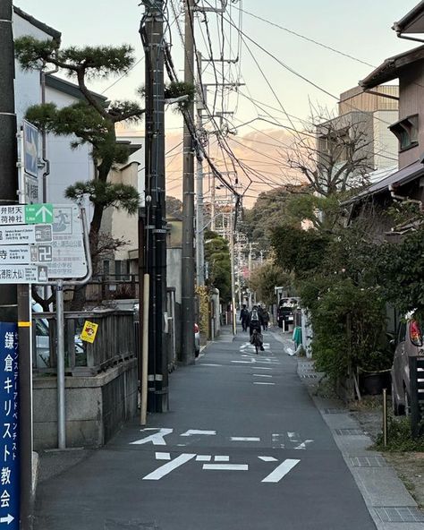 Architectural Icons on X: "Kamakura atmosphere https://t.co/20xVbiPUGc" / X Kamakura Aesthetic, Neighborhood Aesthetic, Japanese Neighborhood, Japan Urban, Kamakura Japan, Japanese Travel, Japan Aesthetic, Aesthetic Japan, Kamakura