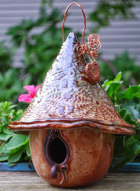 Clay Birdhouse, Pottery Birdhouse, Spring Pots, Nest Ideas, Bird Pottery, Pottery Sale, Ideas For Garden, Ceramic Birdhouse, Bird House Feeder