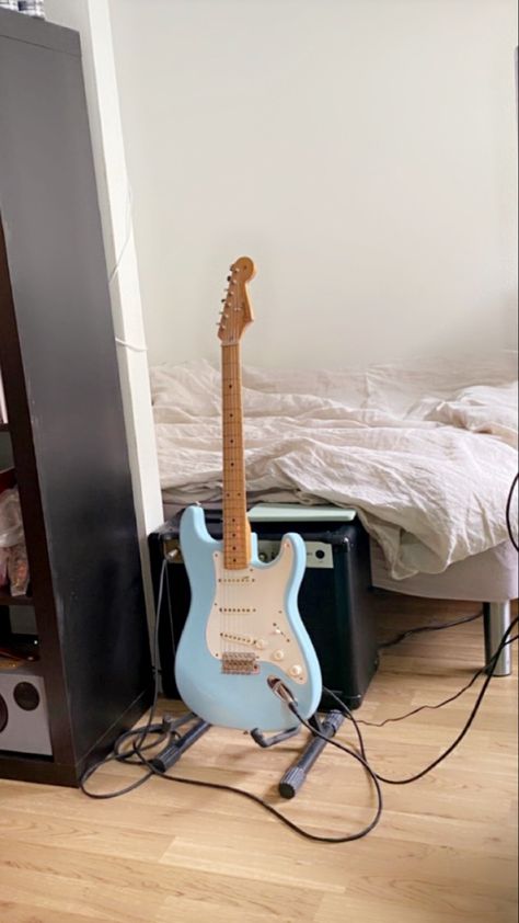 Light Blue Electric Guitar Aesthetic, Light Blue Guitar, Blue Ukulele, Gitar Vintage, Rap Playlist, Blue Electric Guitar, Blue Guitar, Types Of Guitar, Electric Guitar Design