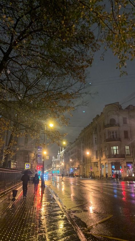 Rainy Street Aesthetic, Rain At Night, Rainy Sky, Rainy Street, Rain Pictures, Rainy Day Aesthetic, I Love Rain, Night Rain, Rain Wallpapers