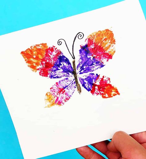 Leaf Butterfly Art Art Cube, Fun Arts And Crafts, String Art Diy, Creative Activities For Kids, Butterfly Crafts, Nature Kids, Painted Leaves, Nature Crafts, Chalk Art